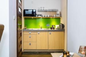 Kuchyňa alebo kuchynka v ubytovaní Apartament w malowniczej Dolinie Kościeliskiej by Rent like home