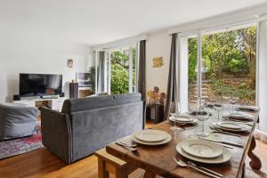 Φωτογραφία από το άλμπουμ του Chic and spacious apartement with piano and terrace σε Le Chesnay +20 φωτογραφίες