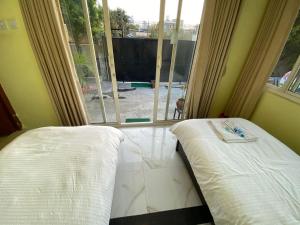 Letto o letti in una camera di Ocean Inn