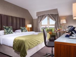 Voodi või voodid majutusasutuse Castleknock Hotel toas