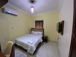 Letto o letti in una camera di MOK Apartments & Suites