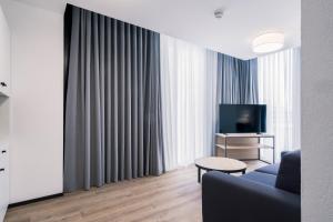 TV a/nebo společenská místnost v ubytování YParc Hôtel