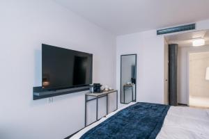 Sjónvarps- og/eða afþreyingartæki á YParc Hôtel