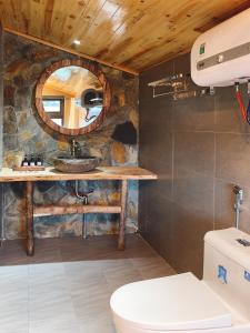 Phòng tắm tại Ap Retreat - Ta Van's Heel