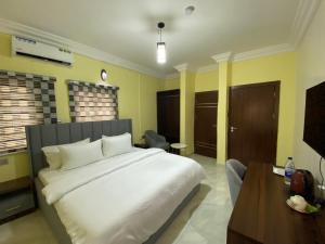 Letto o letti in una camera di MOK Apartments & Suites