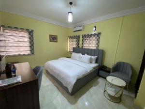 Letto o letti in una camera di MOK Apartments & Suites