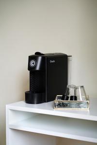 a black toaster sitting on a white shelf at Casa Silva in Pinhal Novo