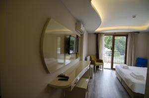 TV a/nebo společenská místnost v ubytování Funda Hotel
