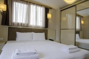 Postel nebo postele na pokoji v ubytování Funda Hotel