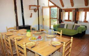 Posedenie v ubytovaní Barraca típica del Delta, con piscina, jardín y barbacoa - Deltavacaciones