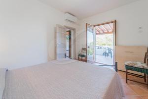 Postel nebo postele na pokoji v ubytování Casa Marida tra Cotoncello e Sant'Andrea - Goelba