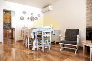 Foto dalla galleria di Eucaliptus - Casa en el Delta para disfrutar de la playa del Trabucador - Deltavacaciones a L'Eucaliptus