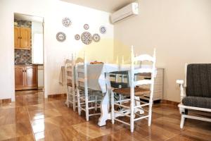 Foto dalla galleria di Eucaliptus - Casa en el Delta para disfrutar de la playa del Trabucador - Deltavacaciones a L'Eucaliptus