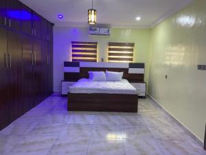 Letto o letti in una camera di MOK Apartments & Suites