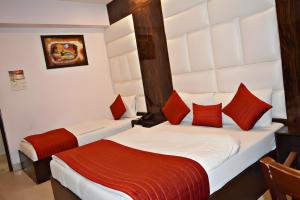 Postel nebo postele na pokoji v ubytování Hotel Sun International