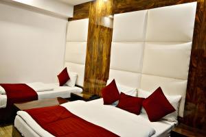 Postel nebo postele na pokoji v ubytování Hotel Sun International