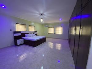 Letto o letti in una camera di MOK Apartments & Suites