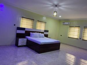 Letto o letti in una camera di MOK Apartments & Suites