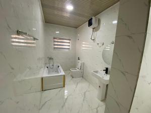 Bagno di MOK Apartments & Suites