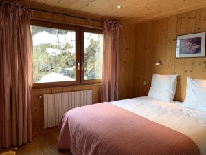 a bedroom with a large bed and a window at Appartement Le Grand-Bornand, 3 pièces, 9 personnes - FR-1-467-98 in Le Grand-Bornand