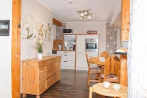 Η κουζίνα ή μικρή κουζίνα στο Ferienhaus, Kleine Perle +11 φωτογραφίες