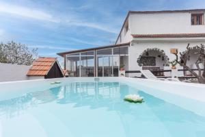 Swimmingpoolen hos eller tæt på The Corner of Dreams - Pool - Parking - Rural