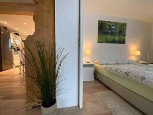 Postel nebo postele na pokoji v ubytování Ferienwohnung in Stegen bei Freiburg, Schwarzwald