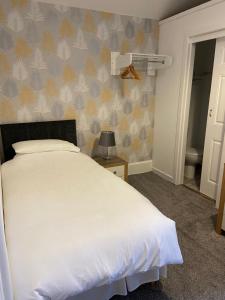 Postel nebo postele na pokoji v ubytování Belhaven Private Hotel
