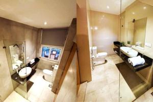 Ένα μπάνιο στο BreezeBlessed Colombo +13 φωτογραφίες