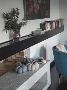 a living room with pumpkins sitting on a table at Quinta Alto da Fraga in Vila Nova de Foz Coa
