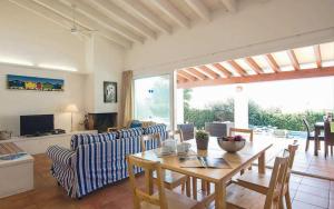 Μια τηλεόραση ή/και κέντρο ψυχαγωγίας στο Villa Binipaco