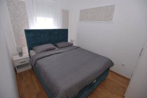 A bed or beds in a room at Lux Apartman "Gold" - Cacak
