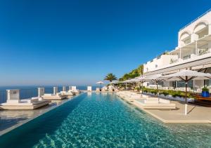 Bazén v ubytování Furore Grand Hotel nebo v jeho okolí