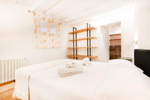 a bedroom with a white bed with towels on it at Santa Margherita, casa accogliente e confortevole in Venice