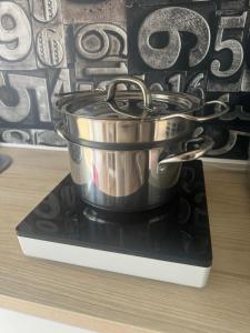 a pot sitting on top of a stove at Au Jardin de la Saudrune in Villeneuve-Tolosane