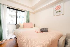 Llit o llits en una habitació de 新宿区歌舞伎町舒适露台房源徒步3分钟地铁站