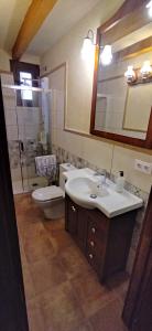 Un baño de Masia Casa Nova de n'Illa