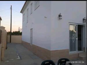 Imagen de la galería de Casa en Jerez con patio cerca de la playa y de la sierra, en Jerez de la Frontera