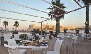 Εστιατόριο ή άλλο μέρος για φαγητό στο Cavalieri Art Hotel