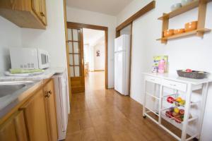 Kuchyň nebo kuchyňský kout v ubytování Miramar K by Sonne Villas