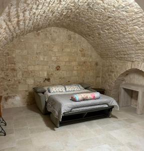 מיטה או מיטות בחדר ב-Le segrete del Notaio