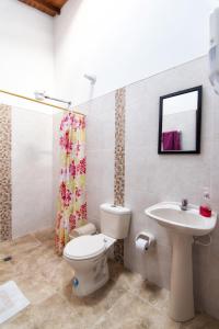 Koupelna v ubytování Fami Hotel Vive Jardin + 37 fotografií