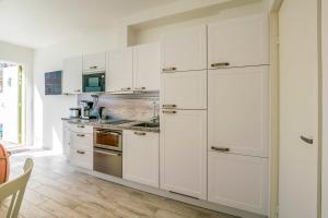 Gallery image of Surf and Turf Apartment in Hanko in Hanko +18 photos