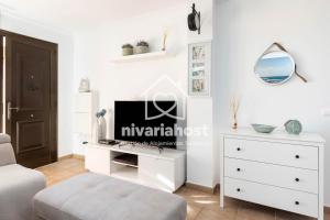 een witte woonkamer met een dressoir en een spiegel bij Sunset View La Tejita, by Nivariahost in Granadilla de Abona