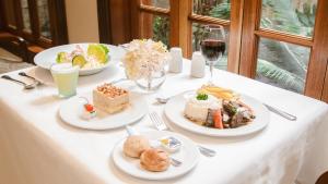Comida no hotel ou em algum lugar perto