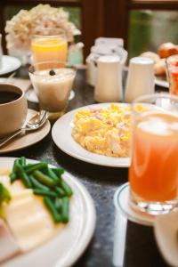 Comida no hotel ou em algum lugar perto
