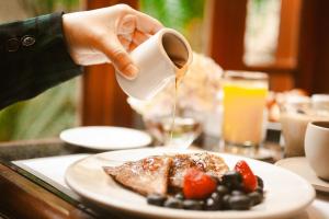 Comida no hotel ou em algum lugar perto