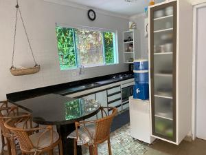 Kuchyň nebo kuchyňský kout v ubytování Sobrado com vista para praia de Boicucanga