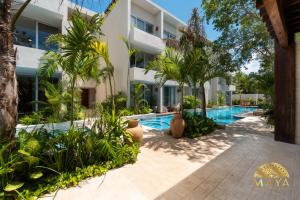 Πισίνα στο ή κοντά στο NHOA 108C Lux 1BR Condo Plunge Pool in Aldea Zama