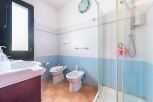 a bathroom with a toilet and a sink and a shower at Casa Vacanze L'olivo in Olìa Speciosa
